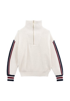 Gruby sweter w kolorze kremowym z wysokim kołnierzem, zamkiem z tyłu, strukturalnym ribbed i kontrastującymi granatowymi i burgundowymi paskami na rękawach.