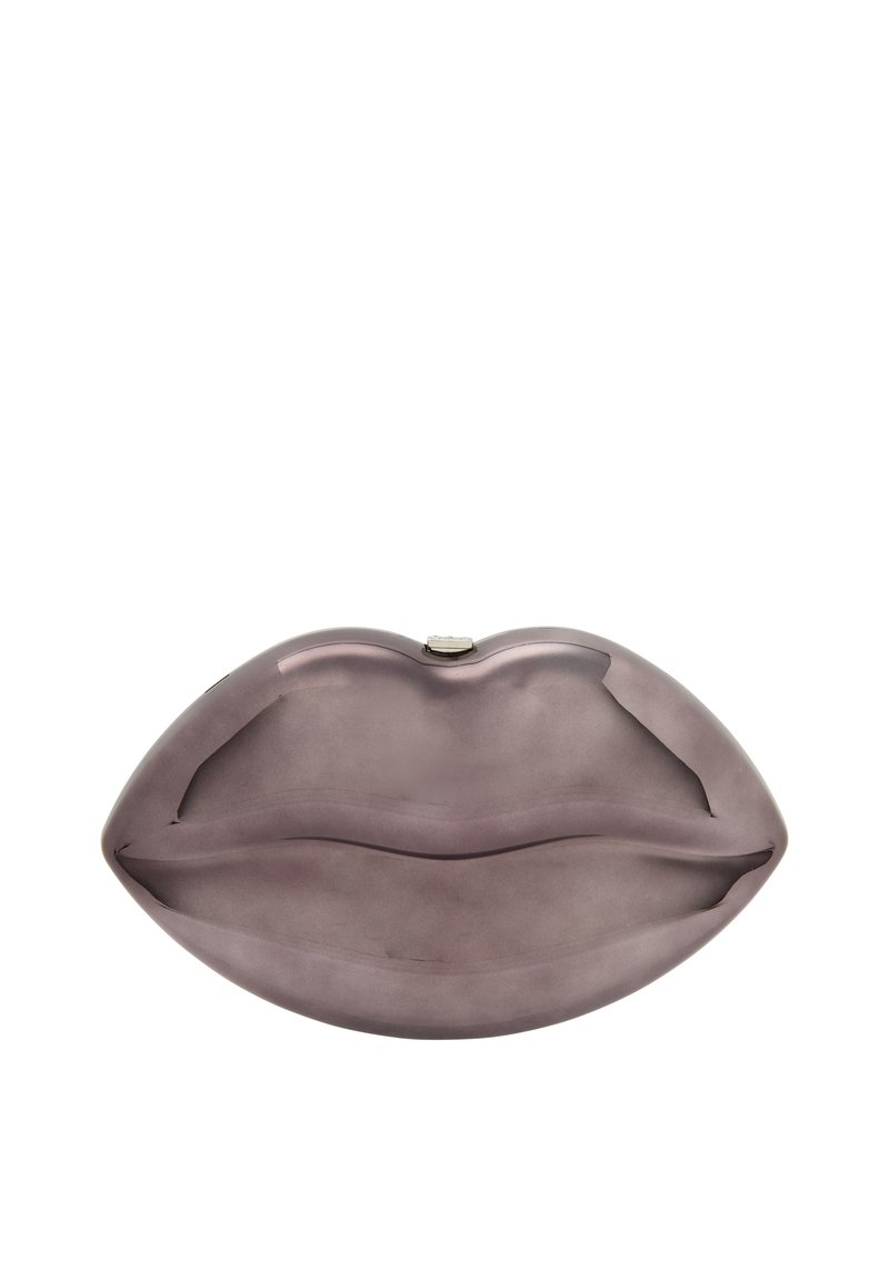 Metallic grå læbestiftformet clutch med glat tekstur, buede kanter og en sølvlås. Ingen yderligere udsmykninger eller mønstre er til stede.