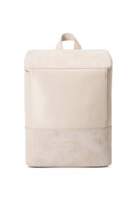 Béžový kožený batoh s hladkým vrškem a texturovanou spodní částí. Má horní popruh a jemné zlaté logo na spodní straně.