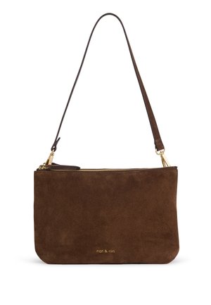 Sac à bandoulière rectangulaire en daim marron avec fermeture éclair dorée et petit logo doré "nat & nin" au centre avant.