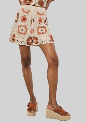 Apricot CROCHET SQUARES - Shorts - stone
