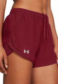 Under Armour FLY-BY - Spordišortsid - cardinal