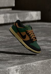 Ikke valgt, fir/black/light british tan/sesame