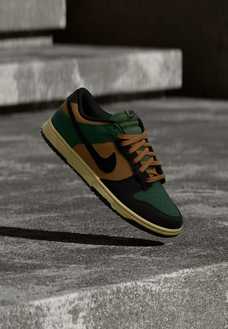 DUNK RETRO DIMENSION fir/black/light british tan/sesame/olive