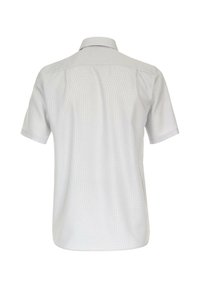 Kurzärmliges, hellgraues Hemd mit einem Button-Down-Kragen, das über ein dezentes strukturiertes Muster und Rückenfalten für zusätzlichen Komfort verfügt.