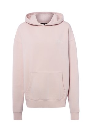 Sweat à capuche rose clair avec poche kangourou à l'avant et petit logo en écriture blanche sur la poitrine gauche.