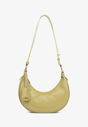 Sac hobo en cuir jaune doux. Forme courbée avec une seule sangle et un petit détail de tag. Texture lisse avec des accents de couture subtils.