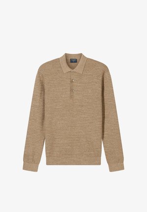 Beiges Polohemd mit langen Ärmeln und geripptem Muster, Drei-Knopf-Leiste und weichem Kragen. Der Stoff wirkt leicht und lässig.