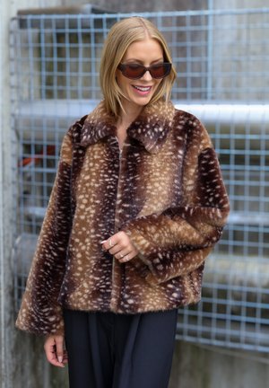 A-VIEW, BAMBI FAUX FUR JACKET - Леко яке - brown sand