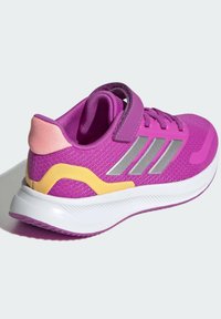 adidas Performance RUNFALCON  UNISEX fioletowy