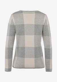 Pull à manches longues avec un grand motif à carreaux gris et beige, vu de dos.