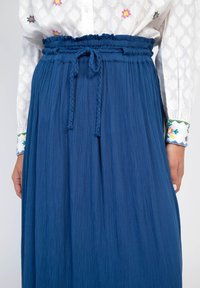 AN'GE ROMELIE - Jupe longue - indigo