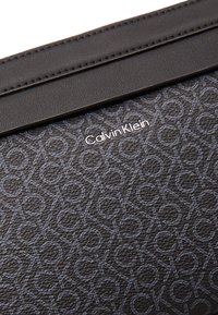 Calvin Klein Marsupio - classic mono black