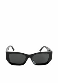 Lunettes de soleil noires avec une forme de cat-eye angulaire et nette, monture en plastique brillant et verres foncés. Présente des branches fines et courbées pour un ajustement confortable.