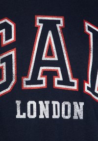 GAP Printtipaita - dark blue