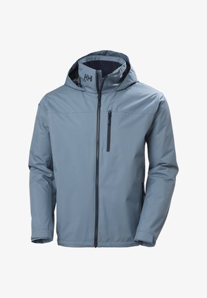 Chaqueta impermeable azul claro con capucha, cremallera frontal, bolsillo con cremallera en el pecho y puños ajustables, diseñada para uso al aire libre.