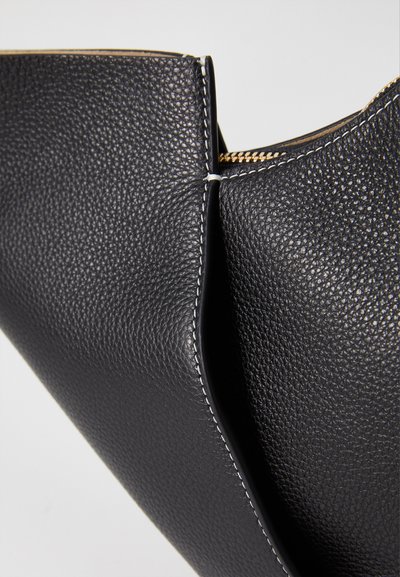 Ree Projects RIVA LARGE - Borsa a mano - black