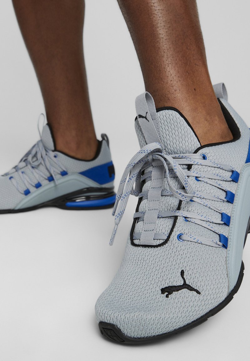 Puma AXELION REFRESH - Tenisice za cestovno trčanje - cool mid gray ultra blue black
