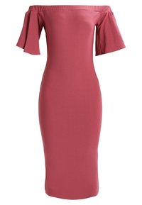 Robe midi à épaules dénudées de couleur rose poudré, avec des manches évasées et une silhouette ajustée en tissu lisse et extensible.