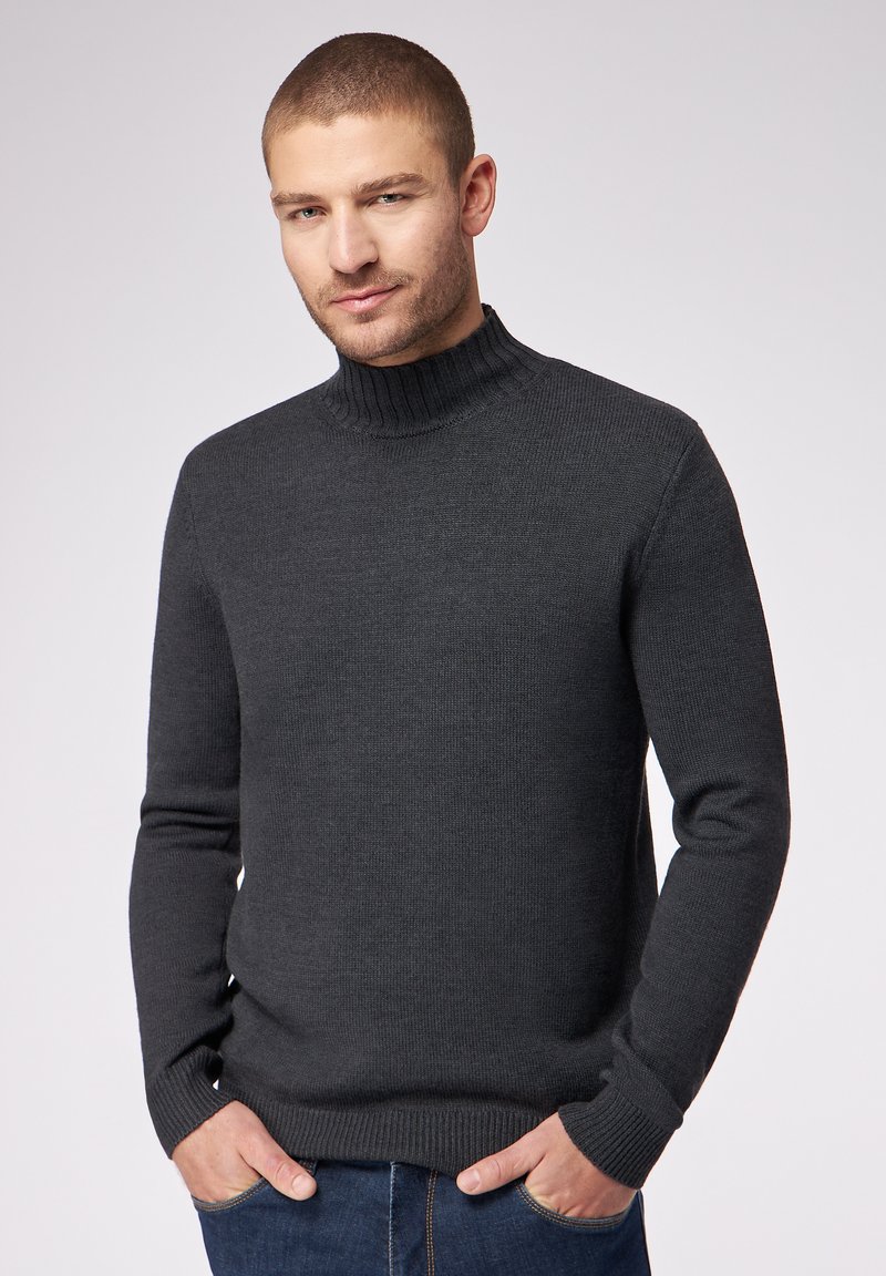 Dunkelgrauer Pullover mit Rollkragen aus Strickstoff, mit einem gerippten Kragen und Bündchen, locker geschnitten und mit langen Ärmeln.