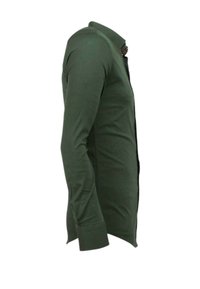 Langsleeve shirt in donkergroen, gemaakt van zachte stof. Strak ontwerp met een klassieke kraag en knoopsluiting; gladde textuur en geen zichtbare patronen.