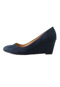 Scarpa con tacco a cuneo in suede blu navy, con punta tonda e superficie testurizzata; presenta un design semplice e un tacco medio per garantire stabilità.