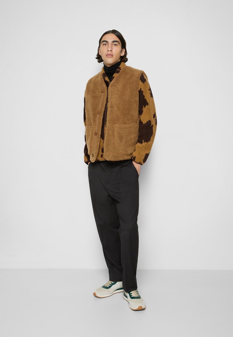 Herren Bekleidung | YMC You Must Create BEACH JACKET Leichte Jacke camel brown/camel - XJ60040 Herren Bekleidung | YMC You Must Create BEACH JACKET Leichte Jacke camel brown/camel - XJ60040