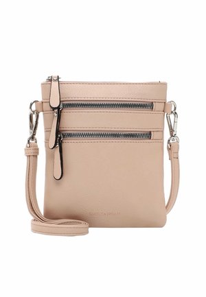 Beige leren crossbodytas met twee voorzakken met rits, zilverkleurige hardware en verstelbare band. Geperste merknaam onderaan in het midden.