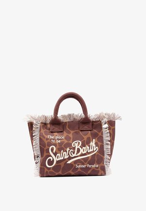 Sac fourre-tout imprimé girafe marron avec bords frangés et texte « The place to be Saint Barth Summer Paradise » imprimé à l'avant.