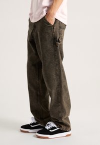 Vans DRILL CHORE CARPENTER ACID WASH  - Straight leg jeans - olive