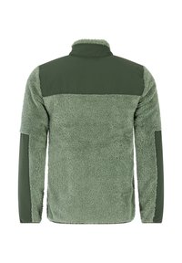 Chaqueta de forro polar verde con parches de tela suave contrastante en los hombros y las mangas, mostrada desde la parte de atrás.