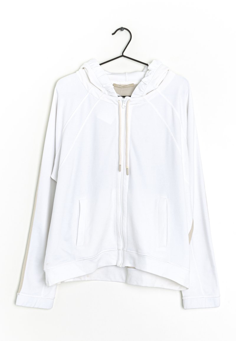 Haut à fermeture éclair blanc avec capuche, fabriqué en tissu doux. Il dispose de manches raglan, de poches kangourou et d'une coupe légèrement courte avec des accents beiges.