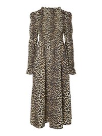Klänning med leopardmönster, lång ärm, smockad byst, hög halsringning och flytande siluett. Tillverkad av mjukt, lätt material.