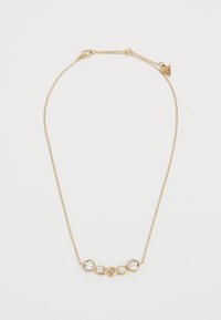 Gouden ketting met vijf verschillende vormen van heldere edelstenen, waaronder ovalen en ronde, gezet in gouden bezels.