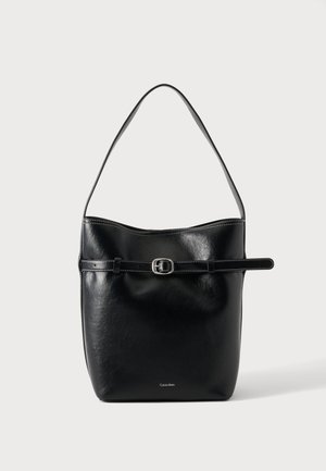 Calvin Klein BUCKLE MEDIUM BUCKET - Handtas - black