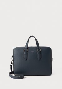 Sac à ordinateur portable en cuir marine avec deux poignées supérieures, bandoulière amovible, finition texturée et accents métalliques discrets.