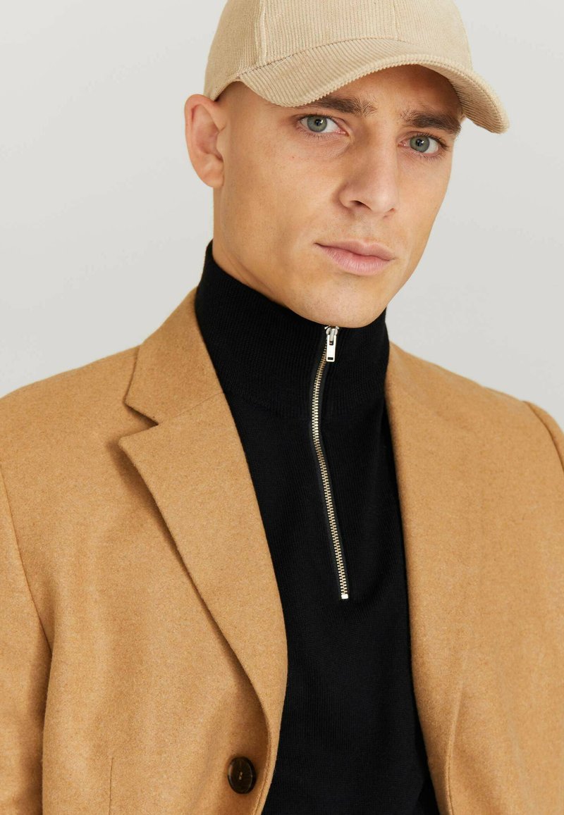 Herren Trenchcoats | Studio Total Klassischer Mantel camel - VI41633 Herren Trenchcoats | Studio Total Klassischer Mantel camel - VI41633