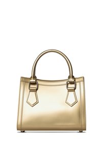 Gouden metallic handtas met een gestructureerde vorm, dubbele handvatten aan de bovenkant en zilveren hardwareaccenten. Heeft een gladde textuur en gedetailleerde stiksels.
