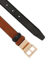 Δερμάτινη ζώνη δίχρωμη με χρυσή αγκράφα, καφέ σουέντ από τη μία πλευρά, μαύρο λείο δέρμα από την άλλη, και θηλιές ζώνης σε μαύρο και καφέ χρώμα.