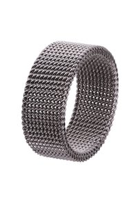 Anello in rete metallica con un design flessibile, caratterizzato da una finitura argentata lucida e una texture intrecciata su tutta la sua superficie.