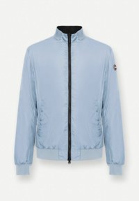 Lichtblauw jack met rits, hoge kraag, geribbelde manchetten en zoom, zijzakken en een ronde logopatch op de linker mouw.