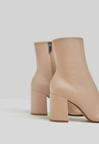 Bershka Botines - stone