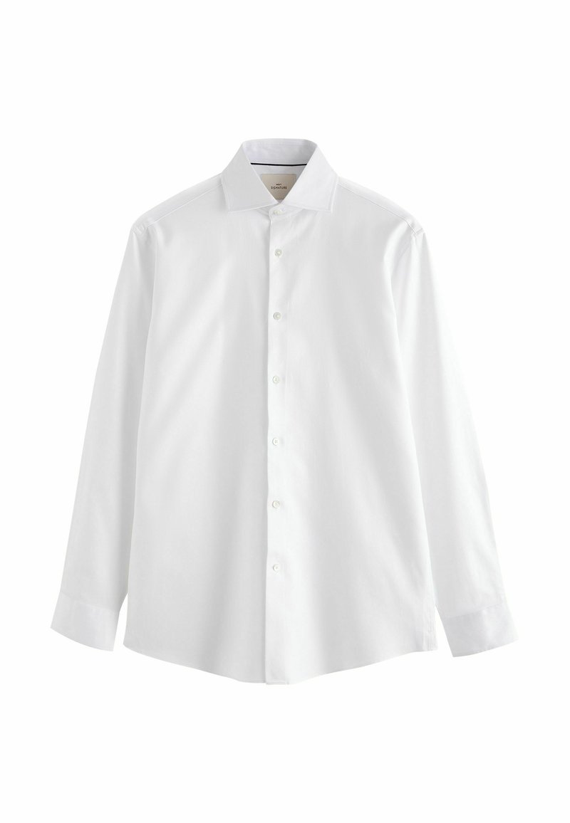 Camisa blanca de manga larga con botones, hecha de una tela suave, con un cuello clásico, una botonera completa y un dobladillo redondeado.