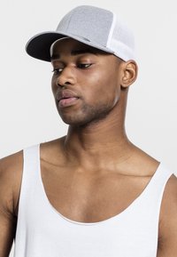 Flexfit Naģene - heather/white