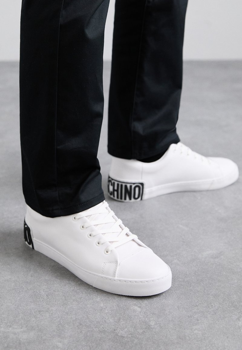 MOSCHINO - MAXI LOGO - Trainers - bianco, Enlarge