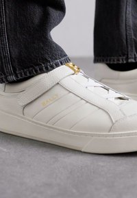 Bally RAISE REGYS - Matalavartiset tennarit - white