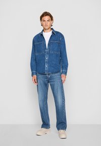 Calvin Klein Jeans 90'S STRAIGHT - Traperice ravnih nogavica - tinted stone