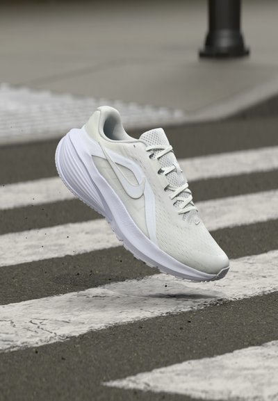 Nike Performance NIKE DOWNSHIFTER 14