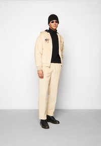 Obey Clothing DUKE HOODED JACKET UNISEX - Ziemas jaka - irish cream