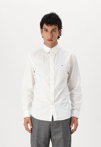 Tommy Hilfiger CORE FLEX SOLID SHIRT - Skjorter - white